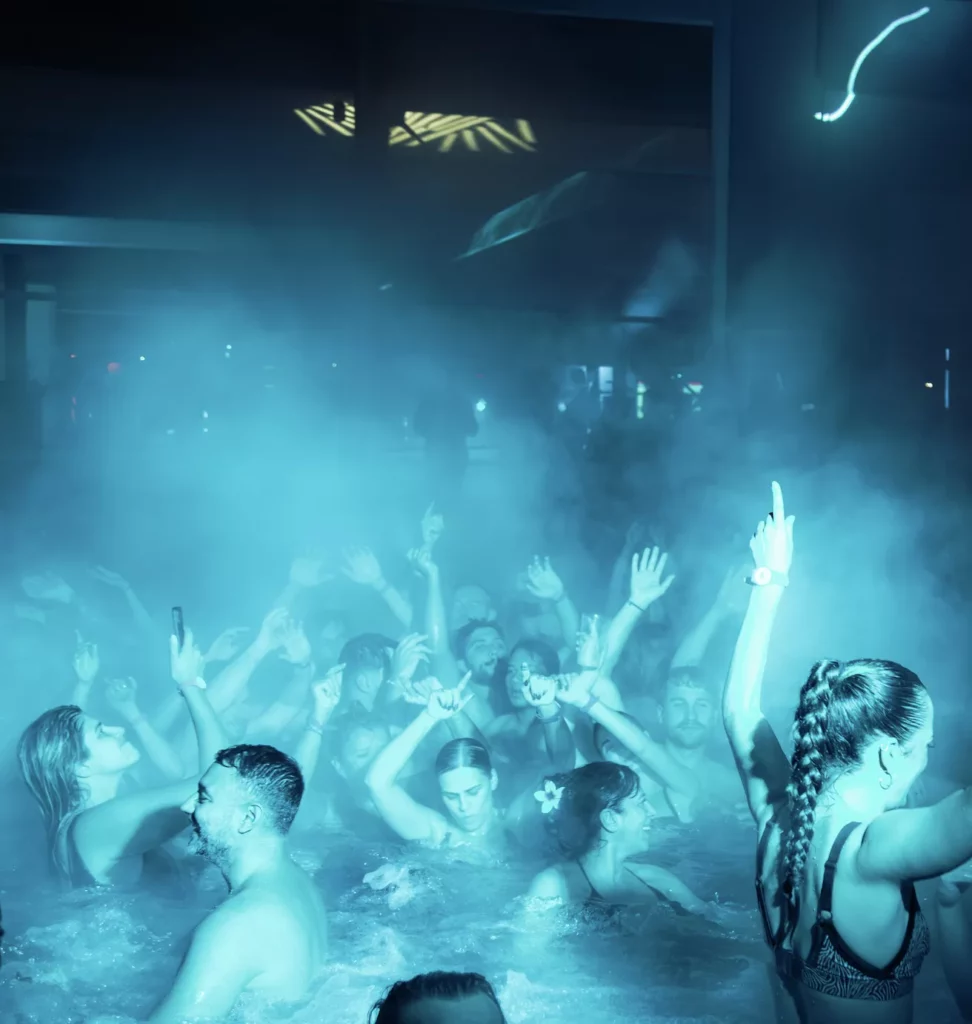 Club Piscine au Bain-Bleu – Festival Antigel 2025